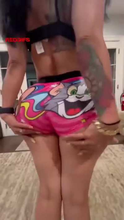 Bolted on twerk 👄