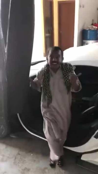 WCGW closing the door of a supercar?