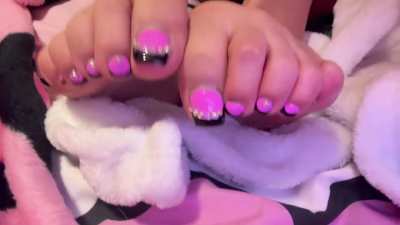 be a good boy and come lick them 🥰