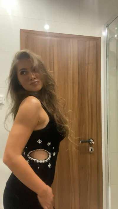 If at least one guy wants to see me strip more often, I'll celebrate and fuck myself💕