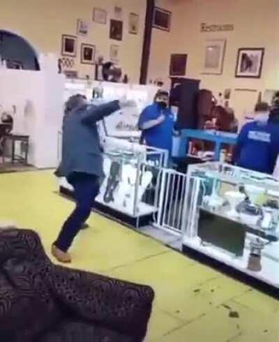 Alguém sabe o nome da música?