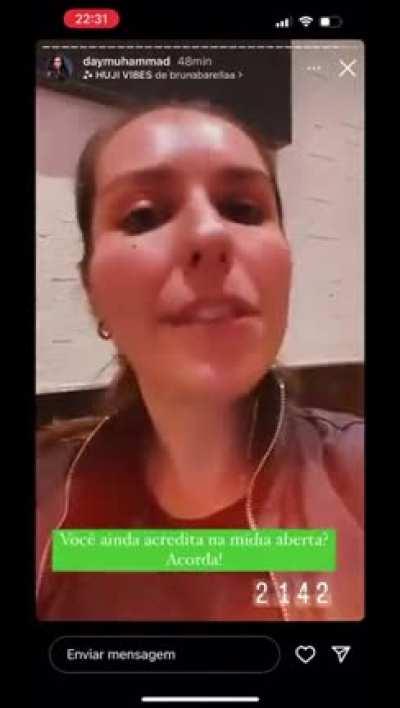 Terrorista afirma em live que “quebrou tudo”, mas logo depois diz que protestou pacificamente e que a mídia “distorce tudo”.