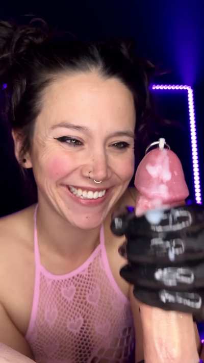 I love when his thick cum shoots in the air 🤭