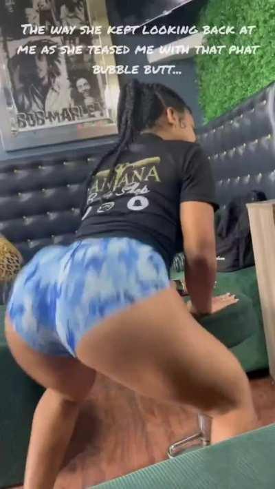 Lil sister twerks for my dick