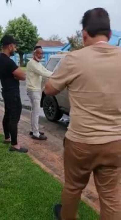 8 Year old filmed driving in Roshnee (Vereeniging)