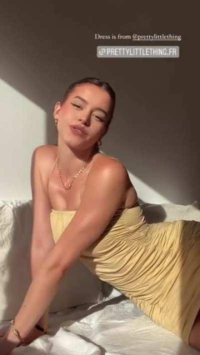 Look at her 😋😫😍