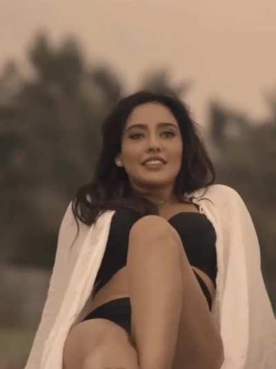 Aaj toh purey desh Bihar ke chhinaal bitiya pe muth barsaegi. Gutter ki raand majduro ki kutiya bhadwi Neha Sharma showing her skin in her latest b grade webseries 36 days on Sony liv
