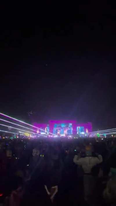 WHERES MY MOSH PIT!?