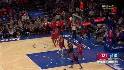 [Highlight] Having made 10 three's already, the Sixers opt for a defensive strategy of not guarding LaVine at all, and he promptly splashes his 11th of the game.