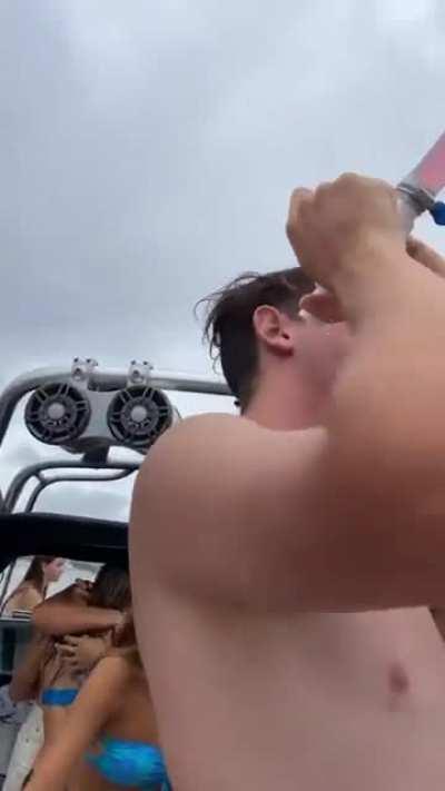 shaking that ass 😩