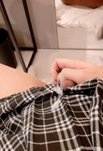 This girl cums like a fountain