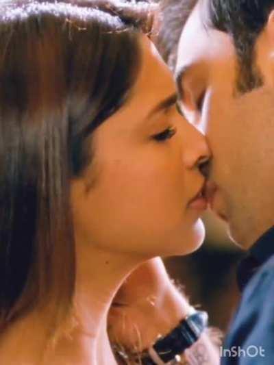 Deepika Padukone (YJHD) Kissing Scene Closeup and Slow Motion Upvote If you wanna see more edits of her