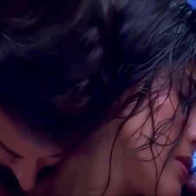 How easy Kajol just gives it up