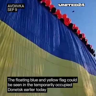 The moment of the start of raising the Ukrainian flag over Donetsk
