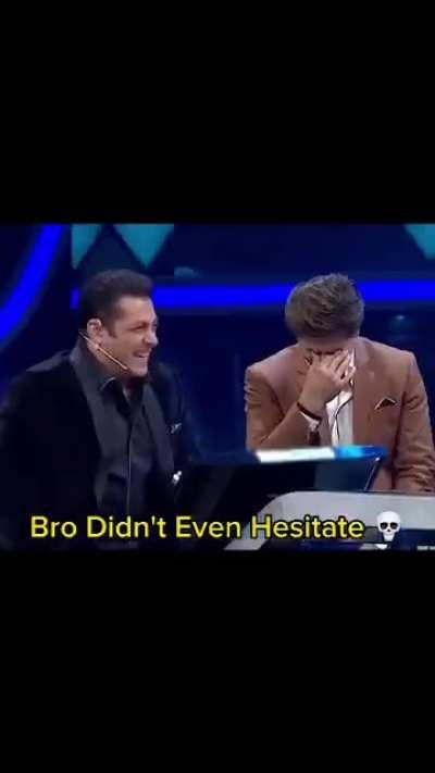 Amit Ji Cards khelte hue.