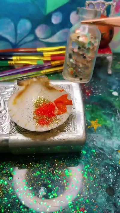 I made this stop motion showing my whimsy process of turning an avocado pit into a cute jack-o-latern  pendant:-) 💚🎃