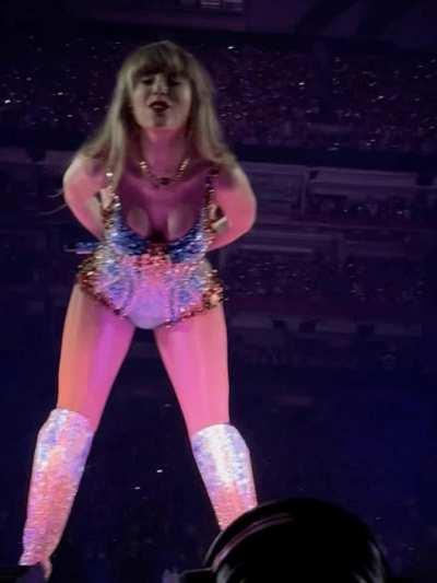 Taylor Swift must know that she’s America’s fap doll