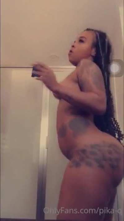 Pika Q smoke and twerk