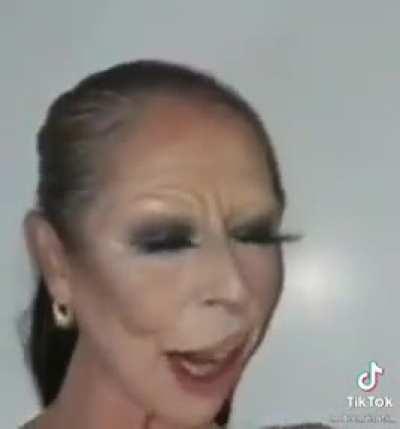 Someone come take their grandmas phone away.