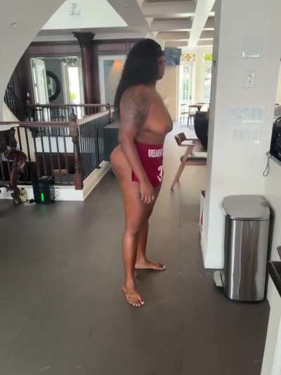 breastfest in bed😋