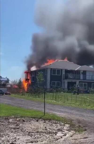 House fire reaches 400 pound propane tank