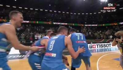 [Highlight] Lithuanian legend Arvydas Sabonis handing out the Olympic qualifying tournament MVP trophy to Luka Dončić