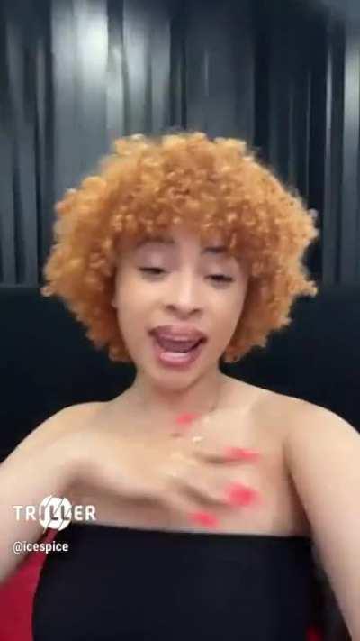 Shaking her ass and rubbing her Phat pussy