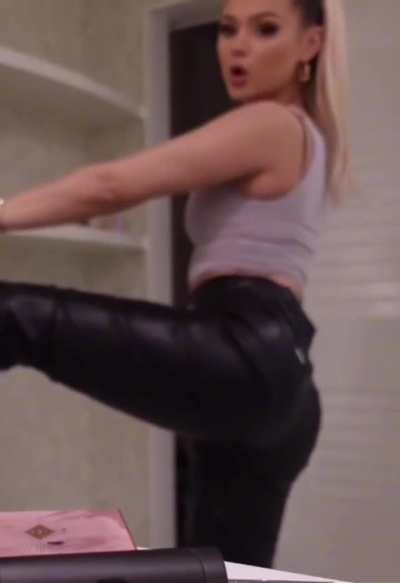 Shaking ass
