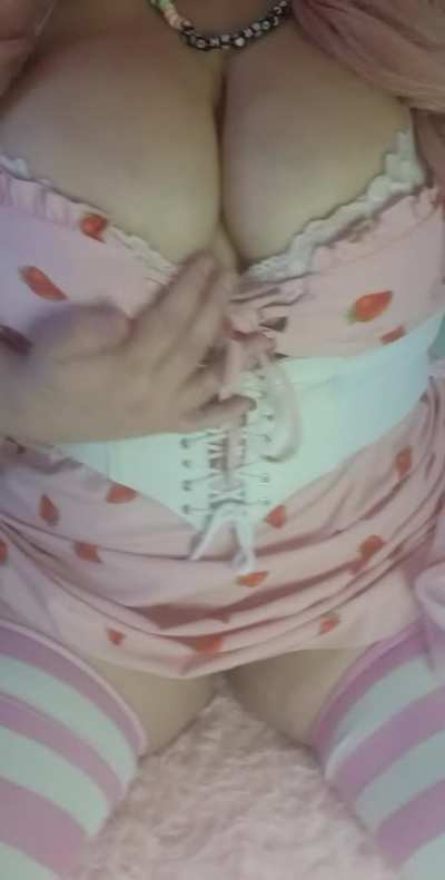 Thighs and tiddies, yay! Don't forget to hydrate today n.n