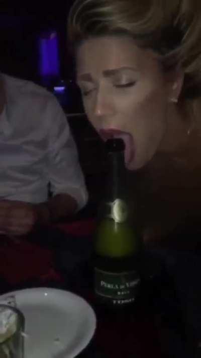 somebody got the name or the full vid?