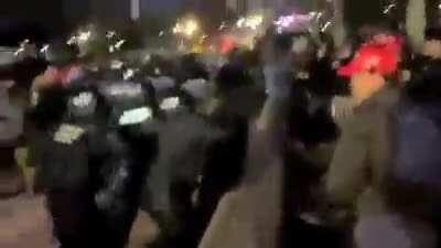 DC Police take the gloves off and stop being nice to conservatives/Trumpers/patriots still hanging about US Capitol