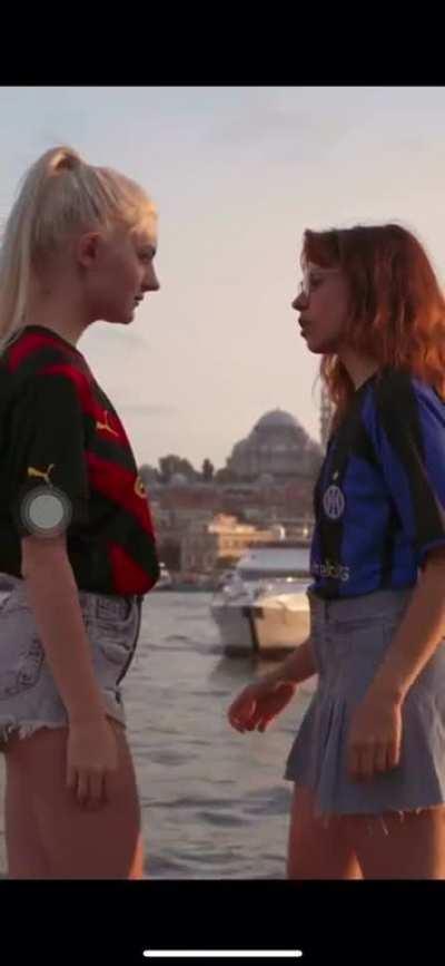 🦅🇺🇸🏈 here, there has been so much buzz about UCL final lately so I decided to watch the highlight, why is it only 11 seconds? And where are the other players? Did i watch the wrong highlight?