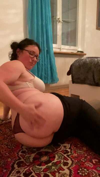 If my body made you stop scrolling, I’ll let you slide right in