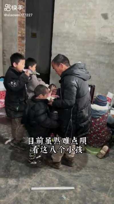 八个孩子总能出一个网红炒作狗吧