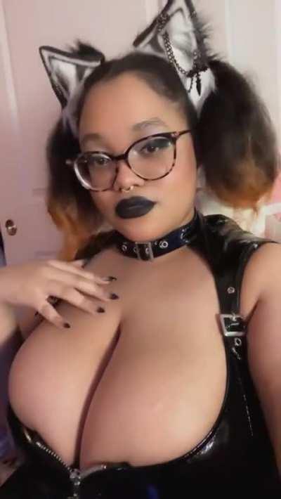 This hell kitty hopes you enjoyed your valentines 🖤🗡️