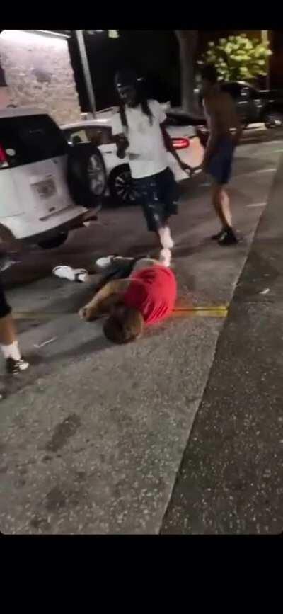 Grown man attacks a teenager and gets swarmed