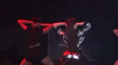 she can move it 😍