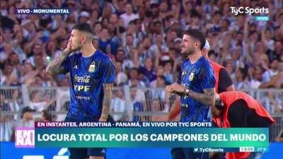 Argentine fans chanting 