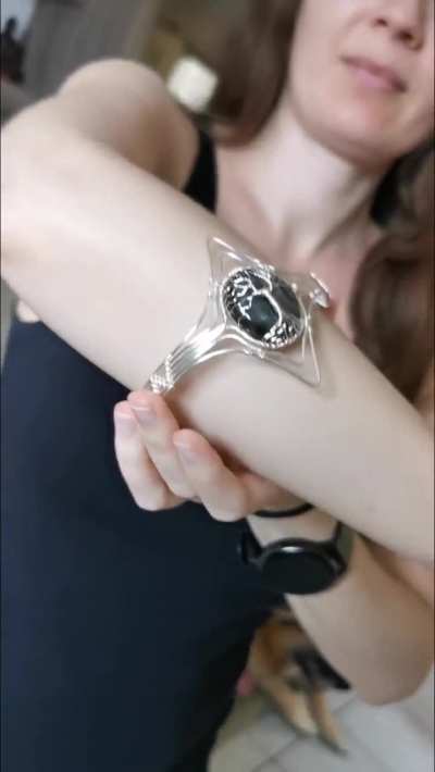 An armband I made with a shiny labradorite.