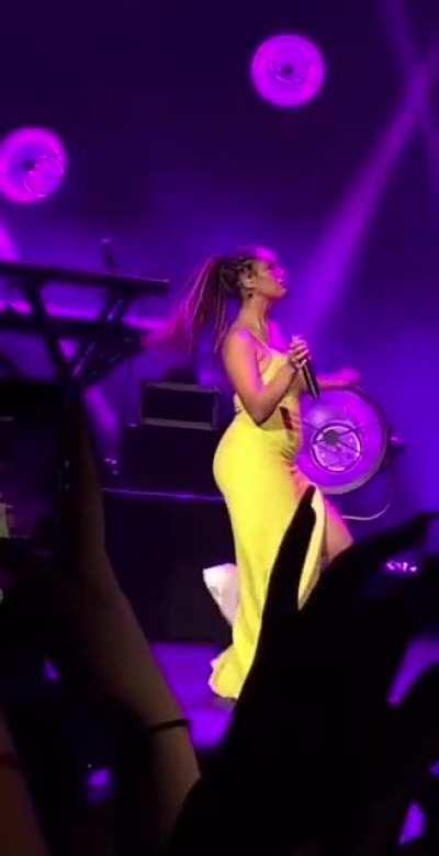 Jorja Smith live at O2