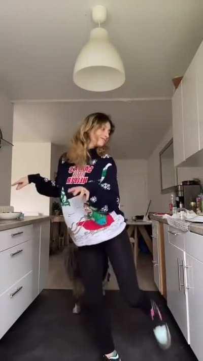 Dont mind the cute lil small 🍑🙊