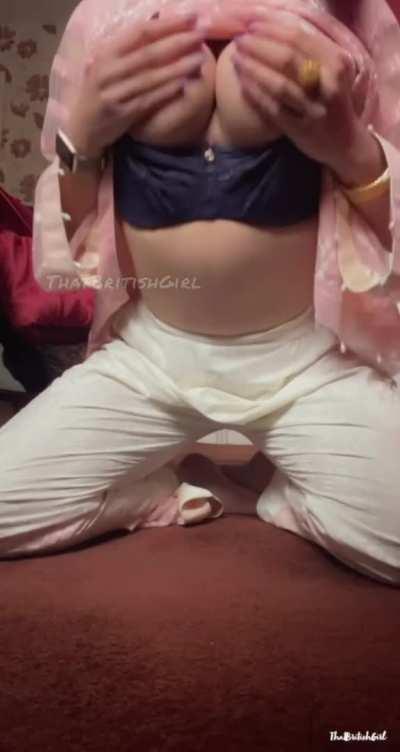 Your desi bhabi snuck away to have some fun whilst family were over for celebrations 🤭