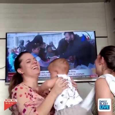 bebê q é de uma mãe q tem irmã gêmeaKKKK