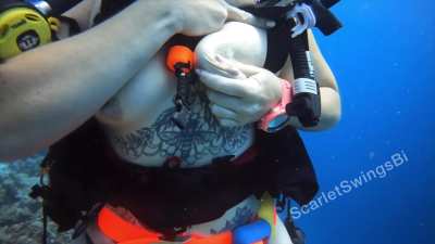 Not gonna lie, underwater lactation is kind of hot! 