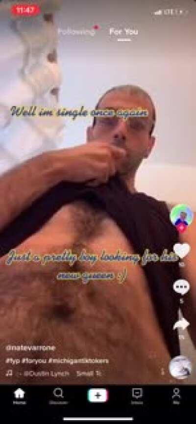 Single once again ☹ - queens please contact him, he's employed and will treat you right!