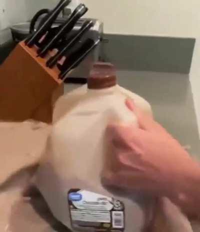 these realistic cackes are getting out of hand 😟