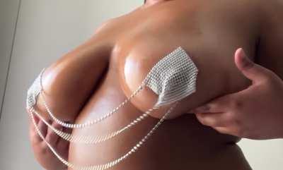 Shiny tits for a shiny new year ✨🍈🍈✨