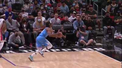 [Highlight] Terance Mann avoids an Isaiah Stewart summit meeting and goes for a beautiful floater