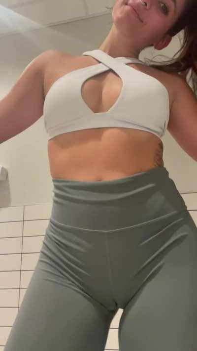 Always making sure my cameltoe is visible ;)