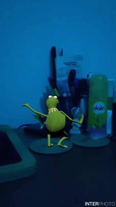 I had a colour changing light bulb and kermit filter, so this happened. (🎵 All eyes on me)